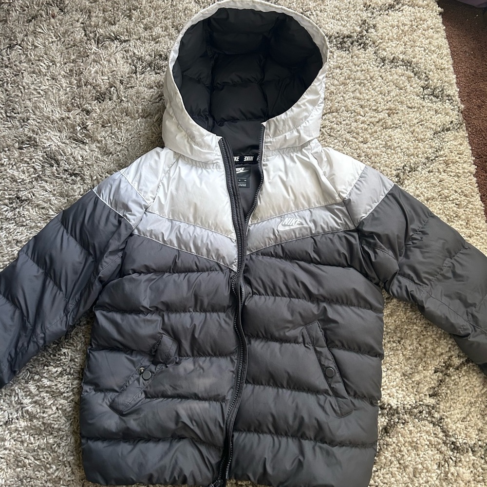 Nike puffer jacket. In good condition.